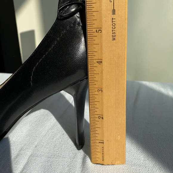 Nine West N-Chanting Black Leather Pumps - Picture 9 of 10